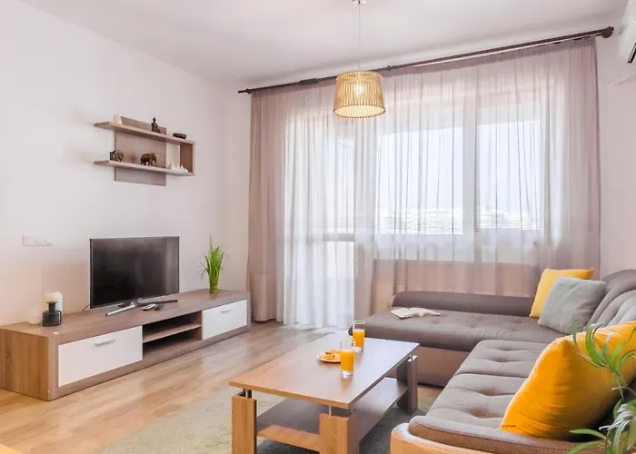 公寓 Lovely With View 布加勒斯特