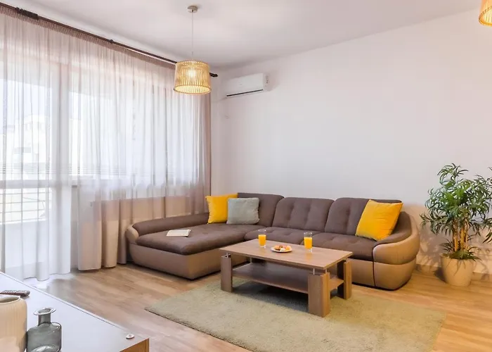 Lovely With View 아파트